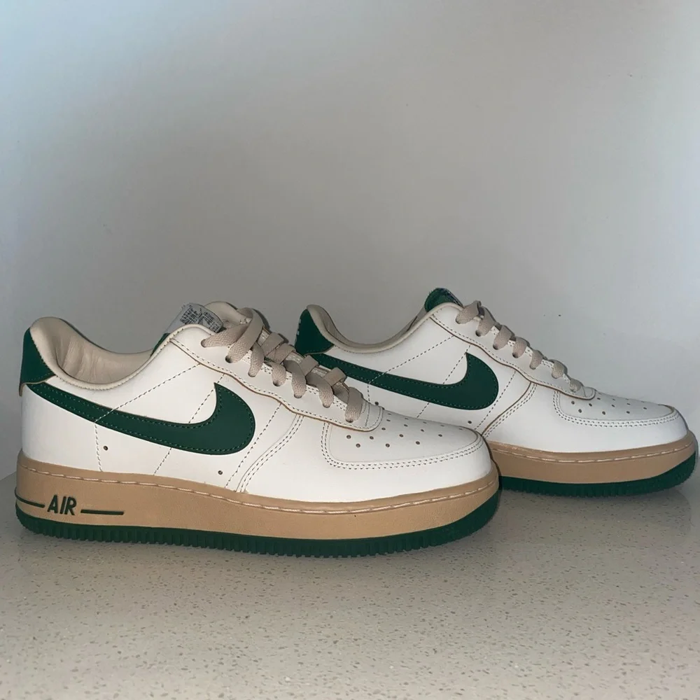 NIKE AIR FORCE 1 ‘07 LV8